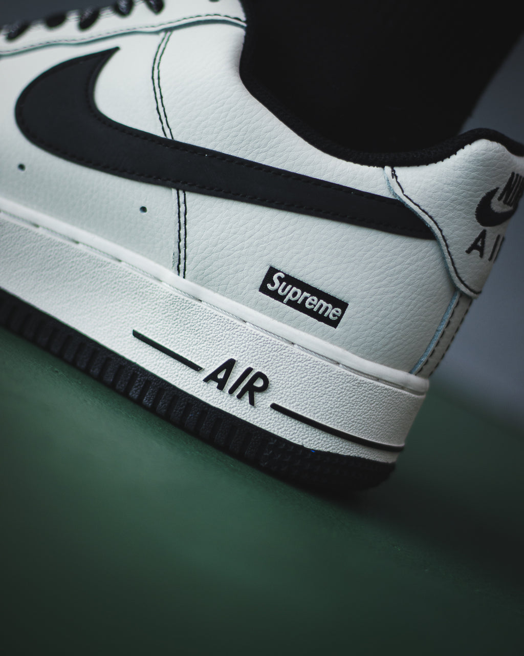 Supreme x Nike Air Force 1 Low