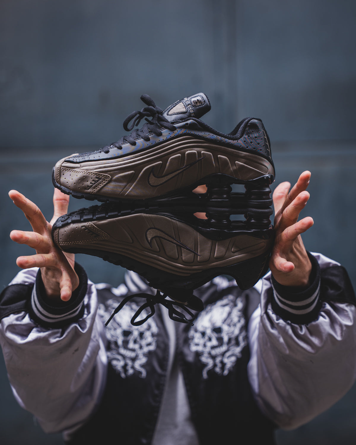 Nike Shox R4 Off Noir/Ironstone