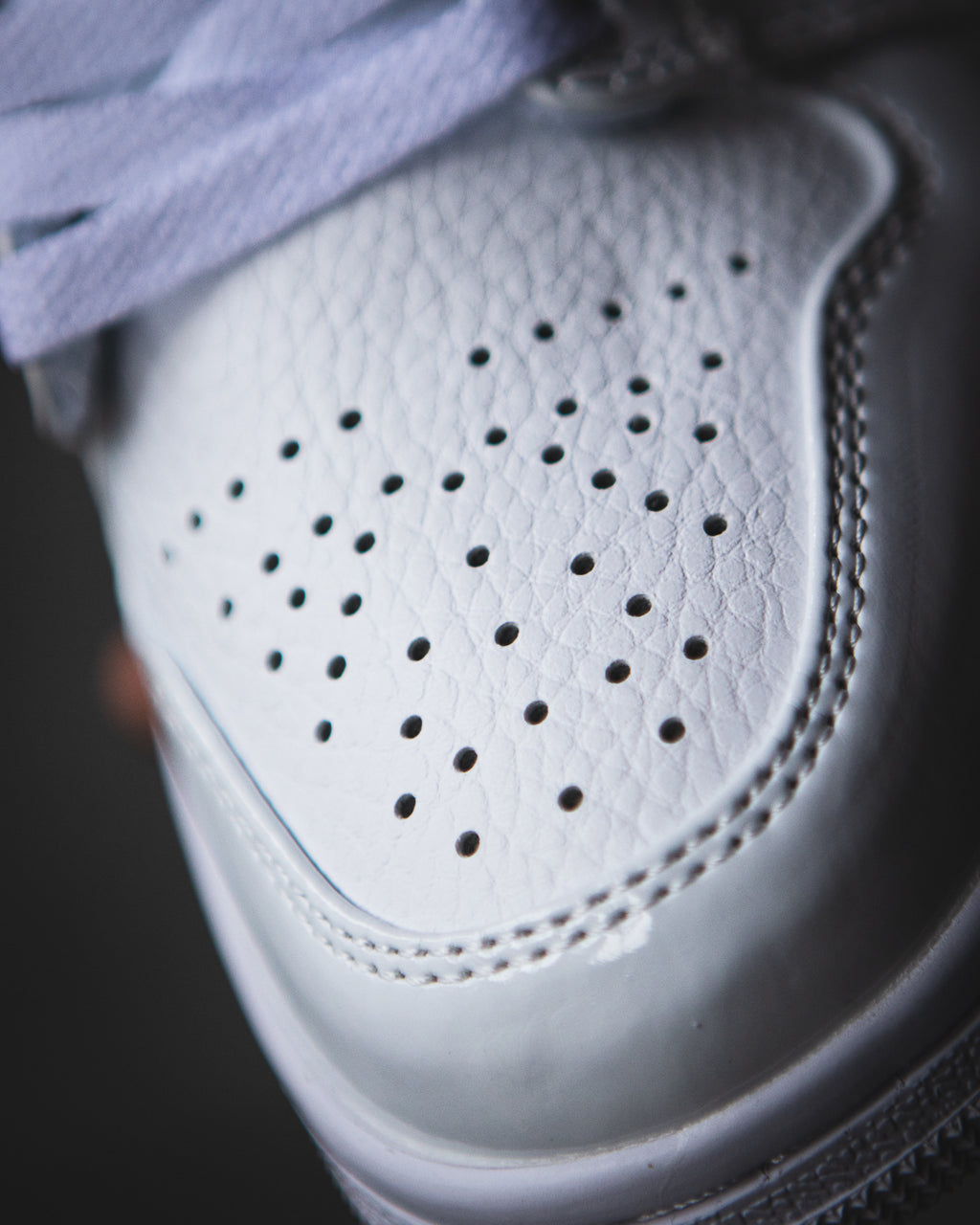Nike Air Jordan 1 Mid "Triple White".