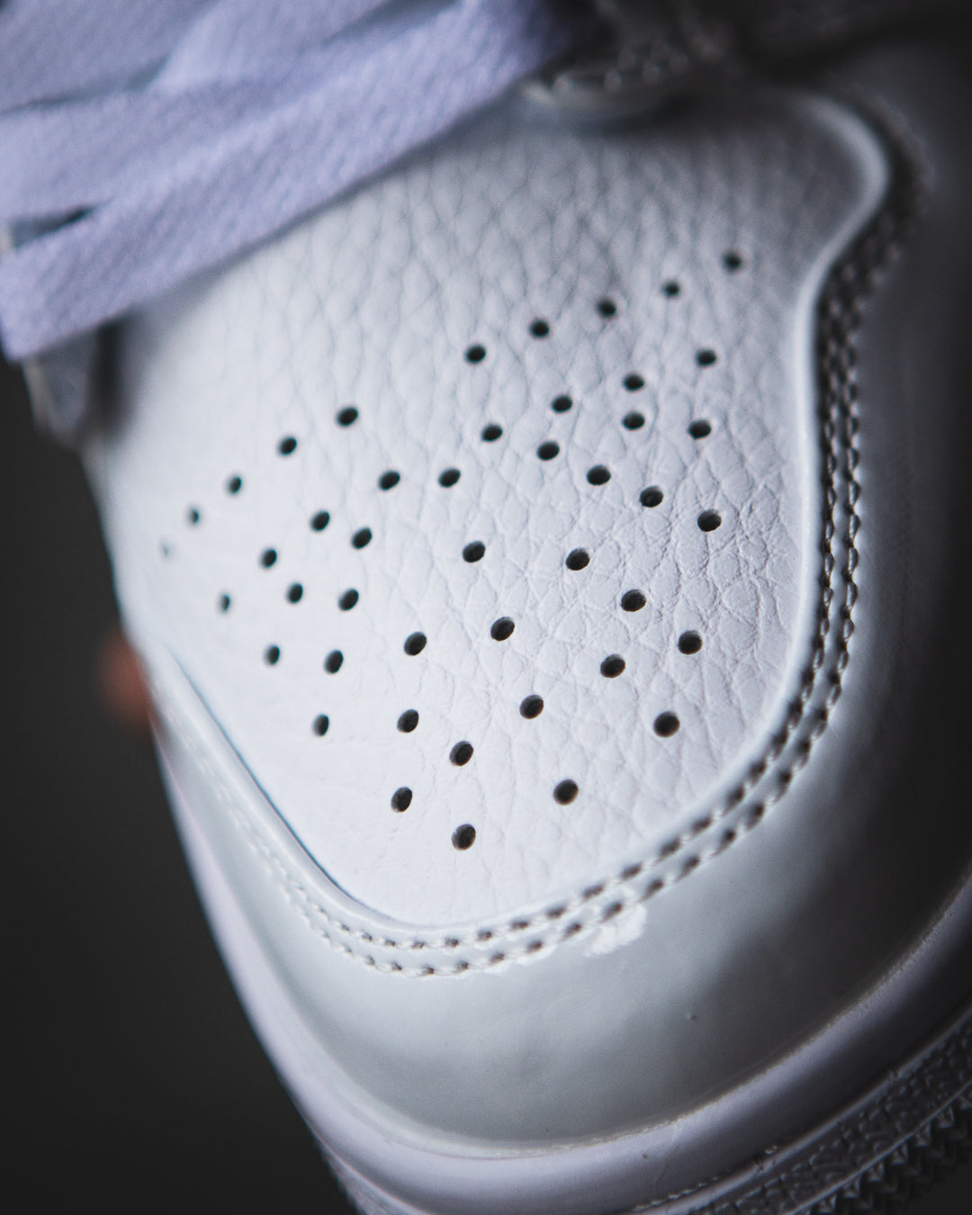 Nike Air Jordan 1 Mid "Triple White".