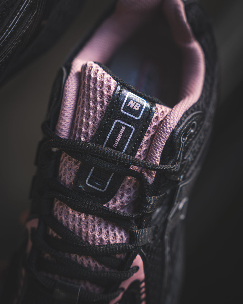 New Balance 1906R Eclipse Pink Taffy Black Cement