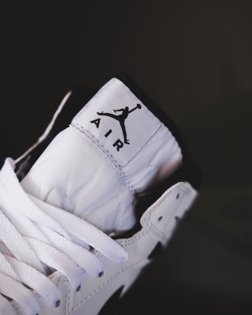 Air Jordan 1 Mid "White Black"