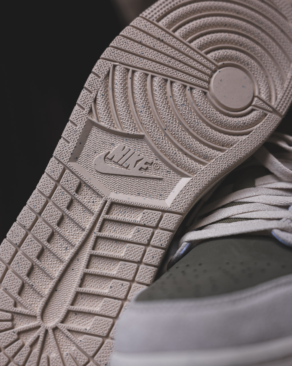 Air Jordan 1 Low SE "Medium Olive"