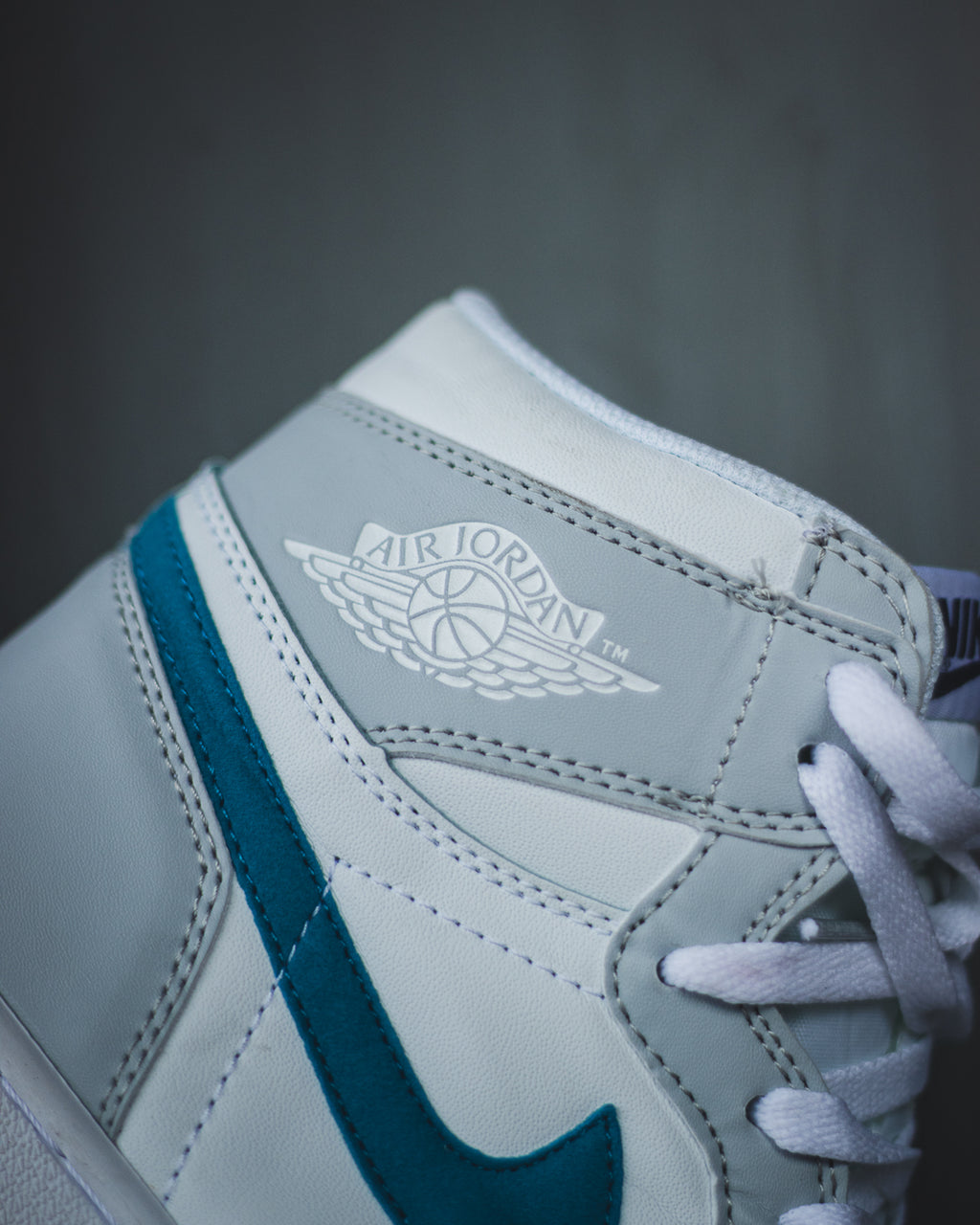 Air Jordan 1 Retro High "Hyper Royal"