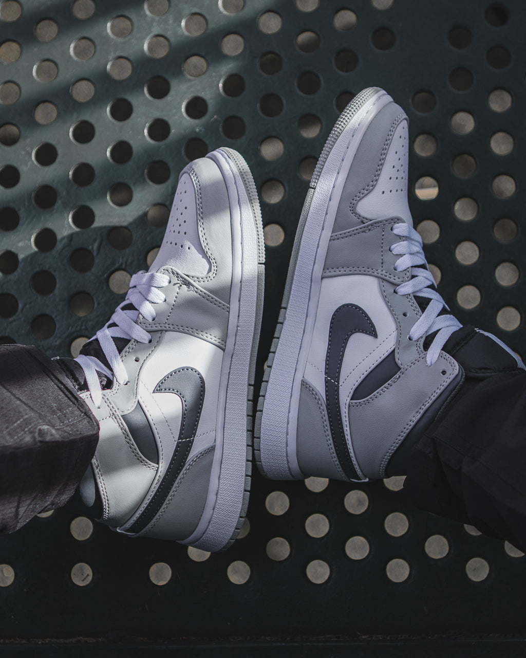 Air Jordan 1 Mid "Light Smoke Grey"
