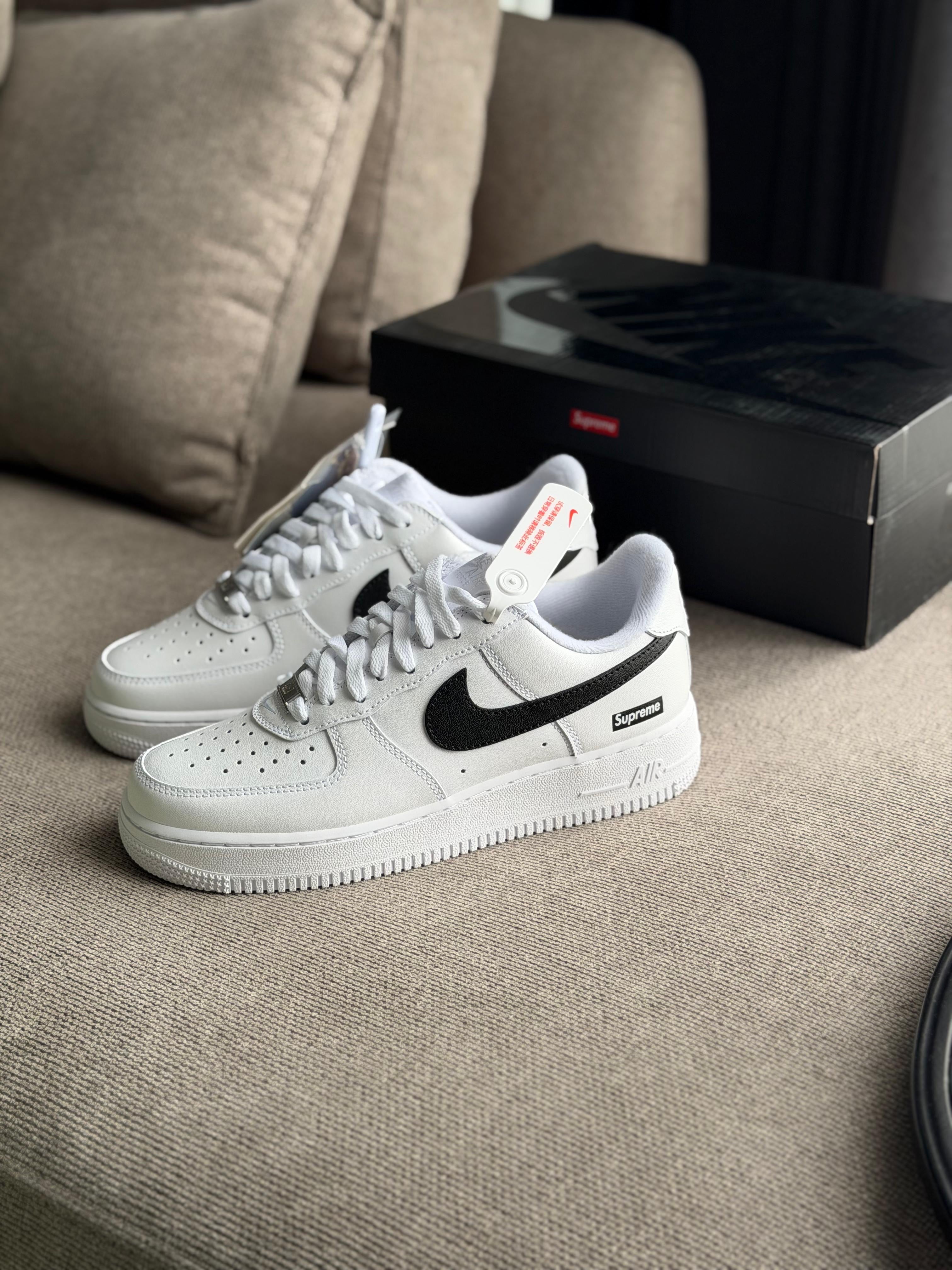 Nike Air Force 1 Low Supreme White Black