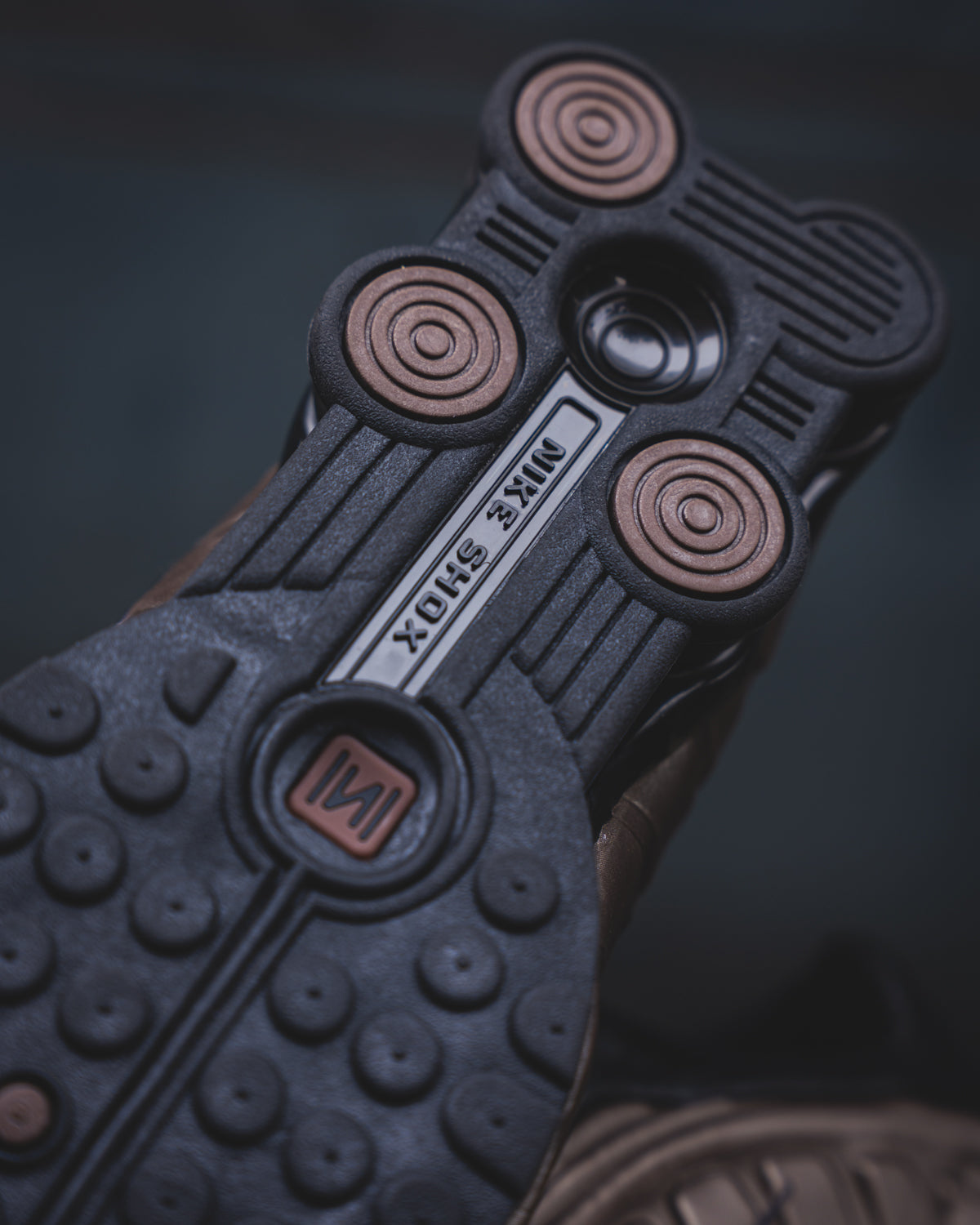 Nike Shox R4 Off Noir/Ironstone