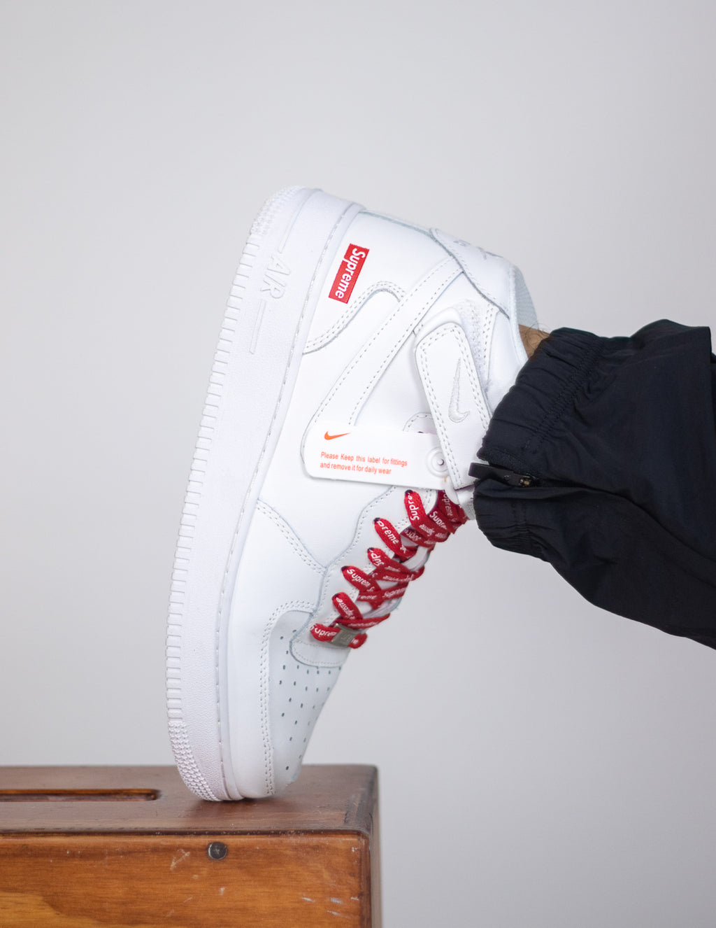 Nike Air Force 1 MID x Supreme