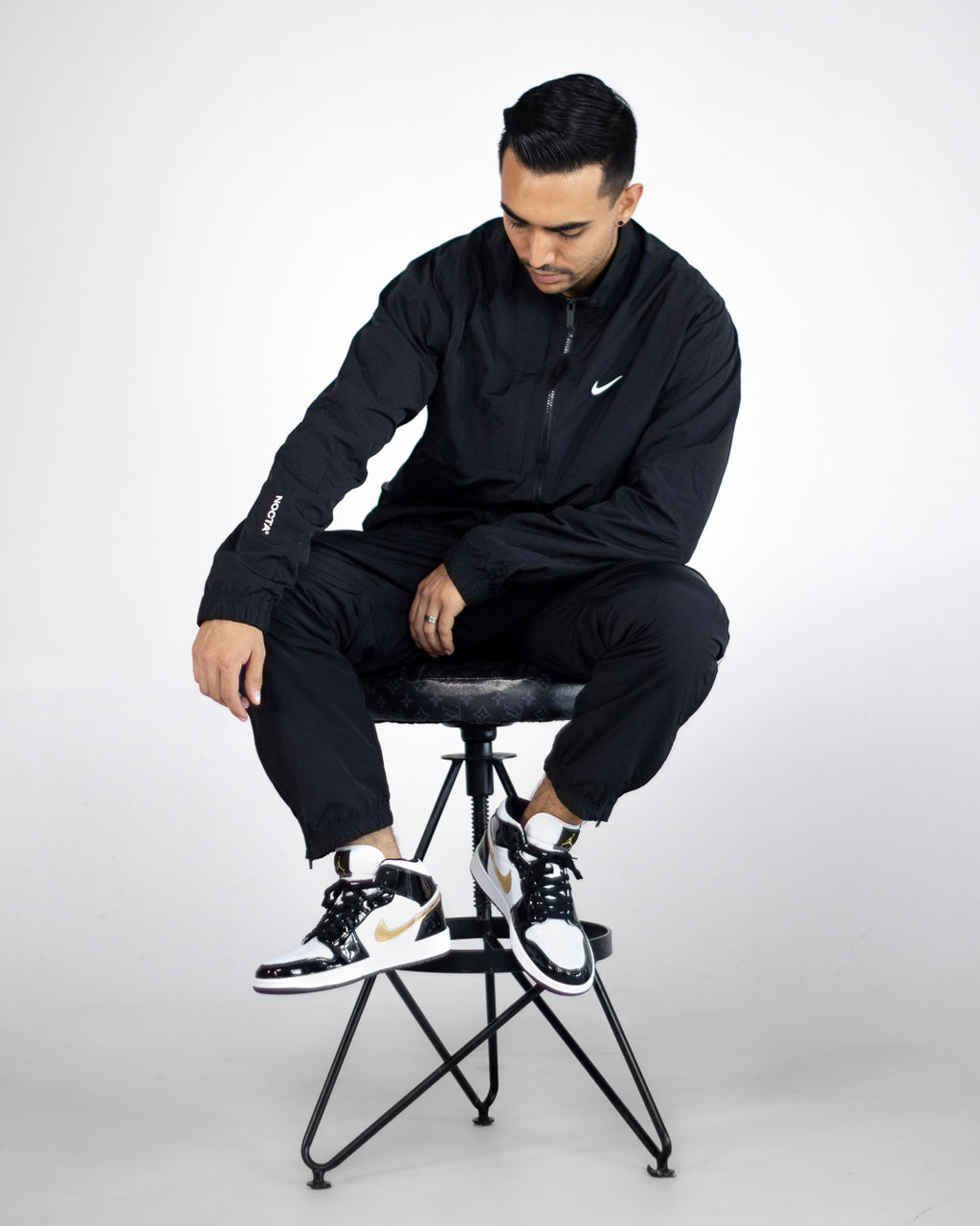 Nike Air Jordan 1 Mid SE “Patent Black Metallic Gold”