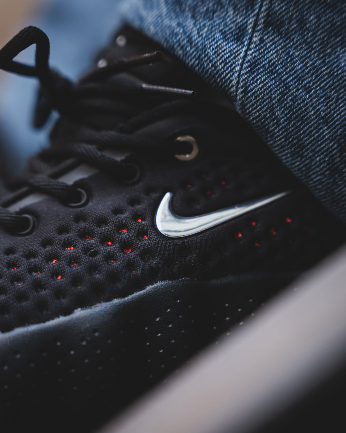 Nike Mind 002  "Black/Hyper Crimson"