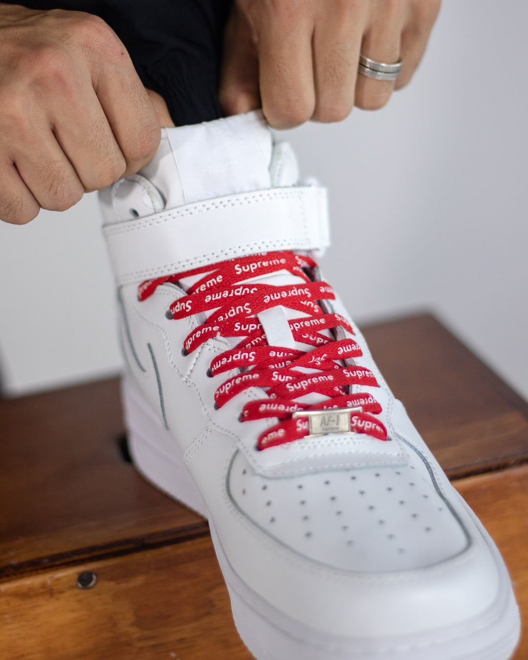 Nike Air Force 1 MID x Supreme