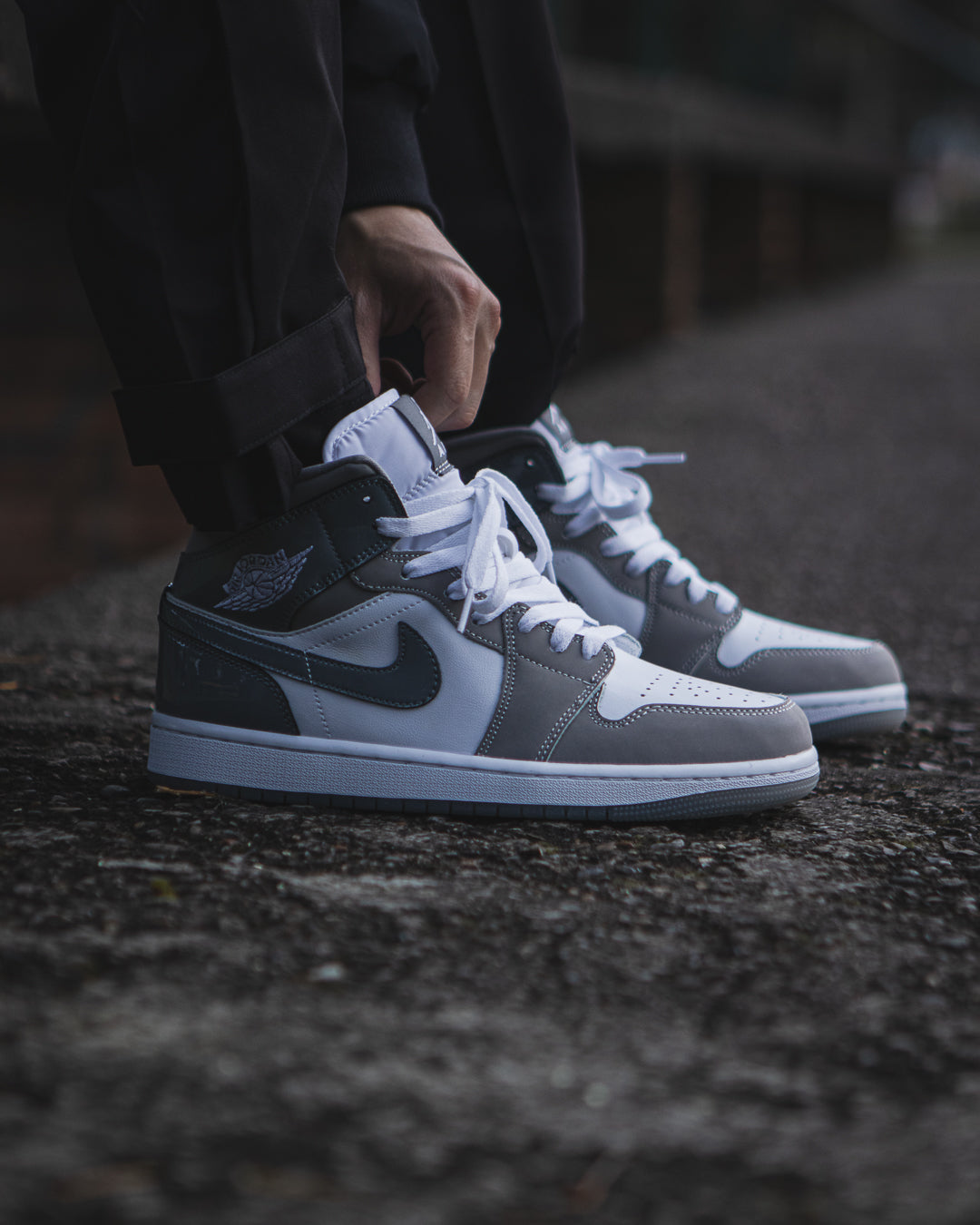Air Jordan 1 Mid SE "Patent Cool Grey"