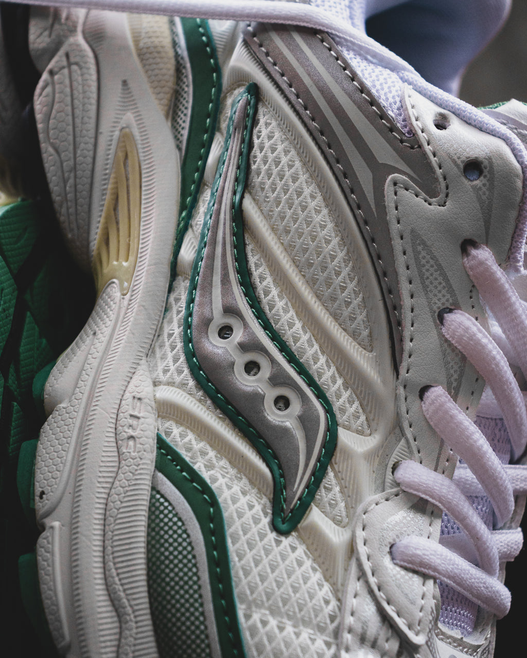 Saucony Progrid Omni 9 "Ivory/Green"