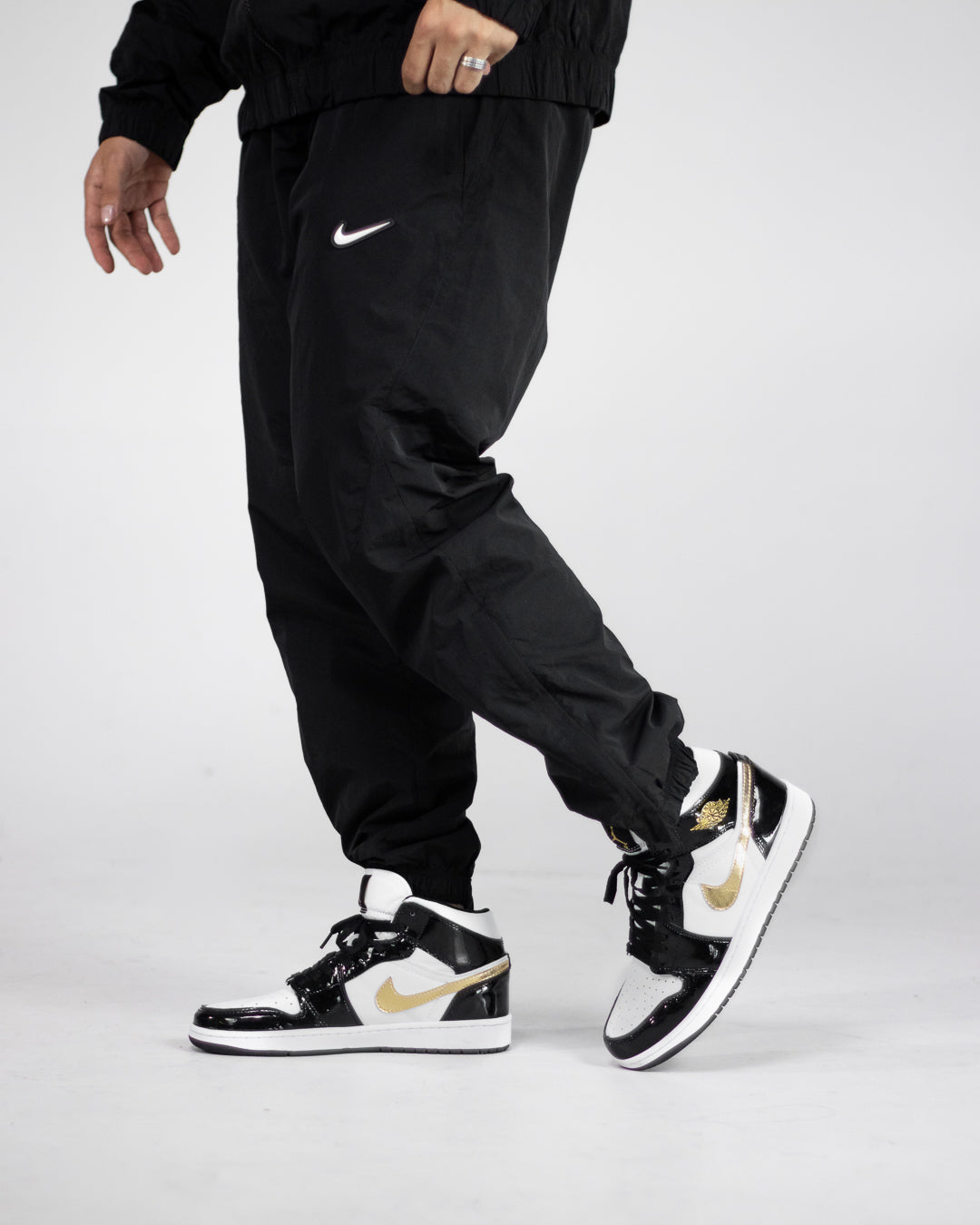 Nike Air Jordan 1 Mid SE “Patent Black Metallic Gold”