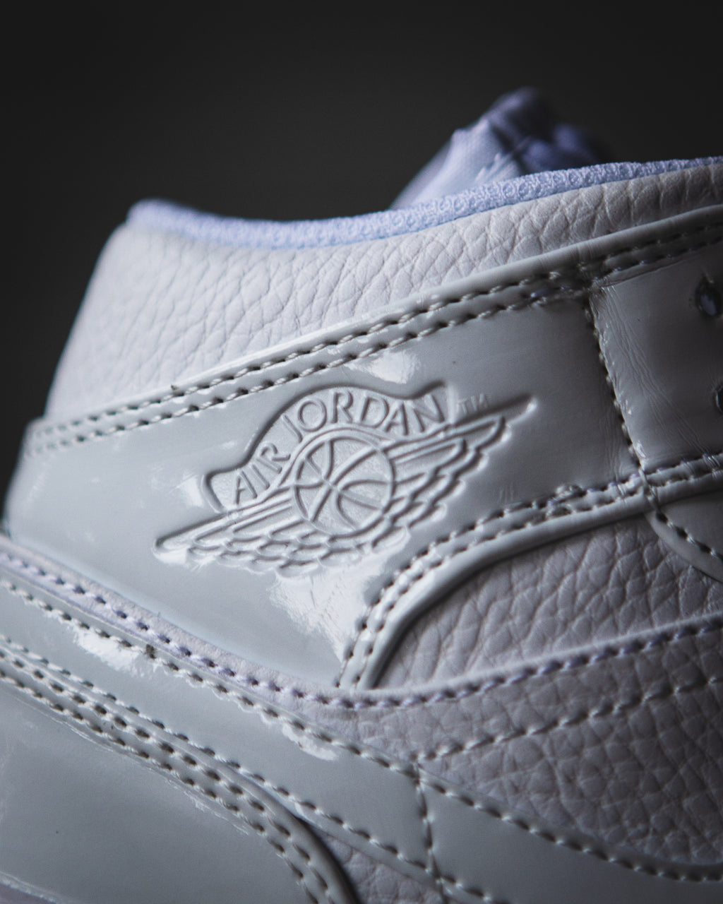 Nike Air Jordan 1 Mid "Triple White".