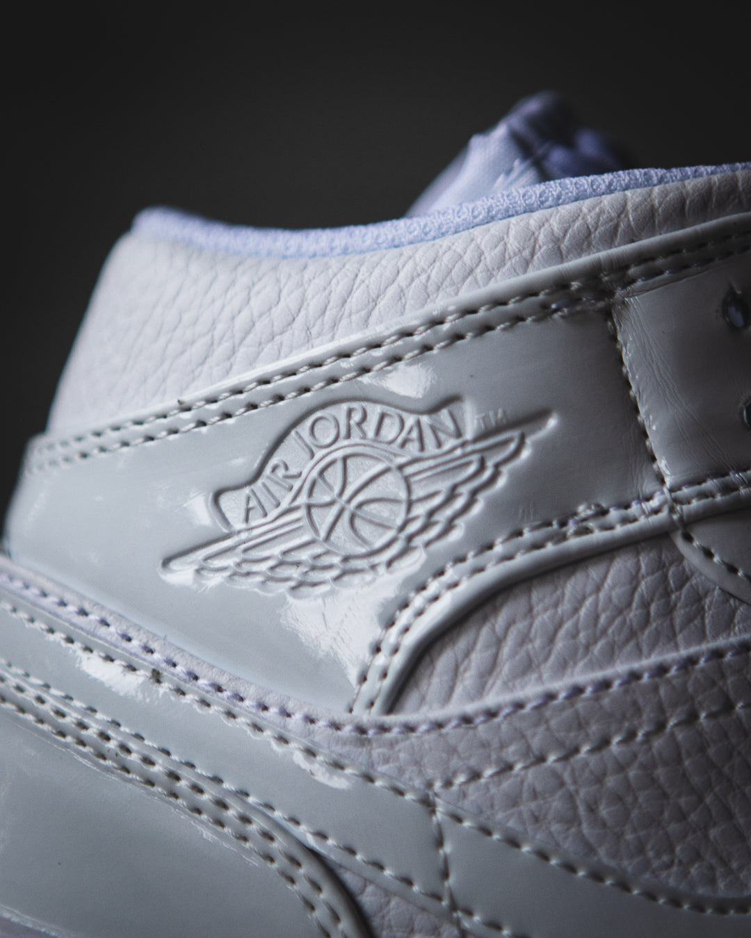 Nike Air Jordan 1 Mid "Triple White".