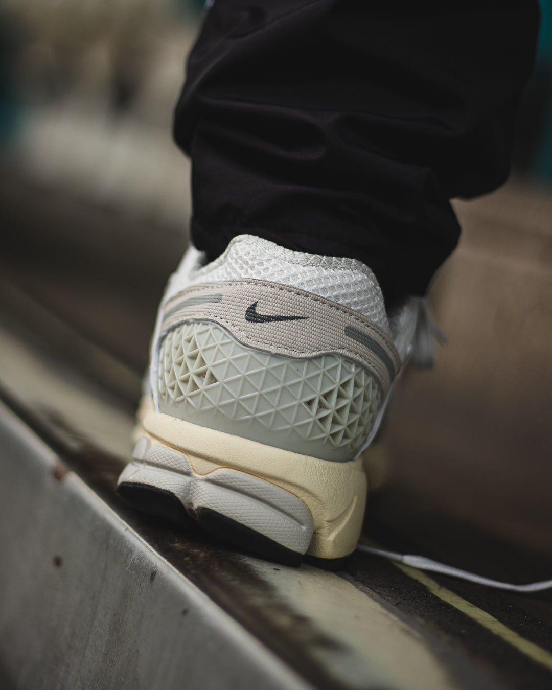 Nike Zoom Vomero 5 "Platinum Tint/Cashmere/Iron Grey/Photon Dust"