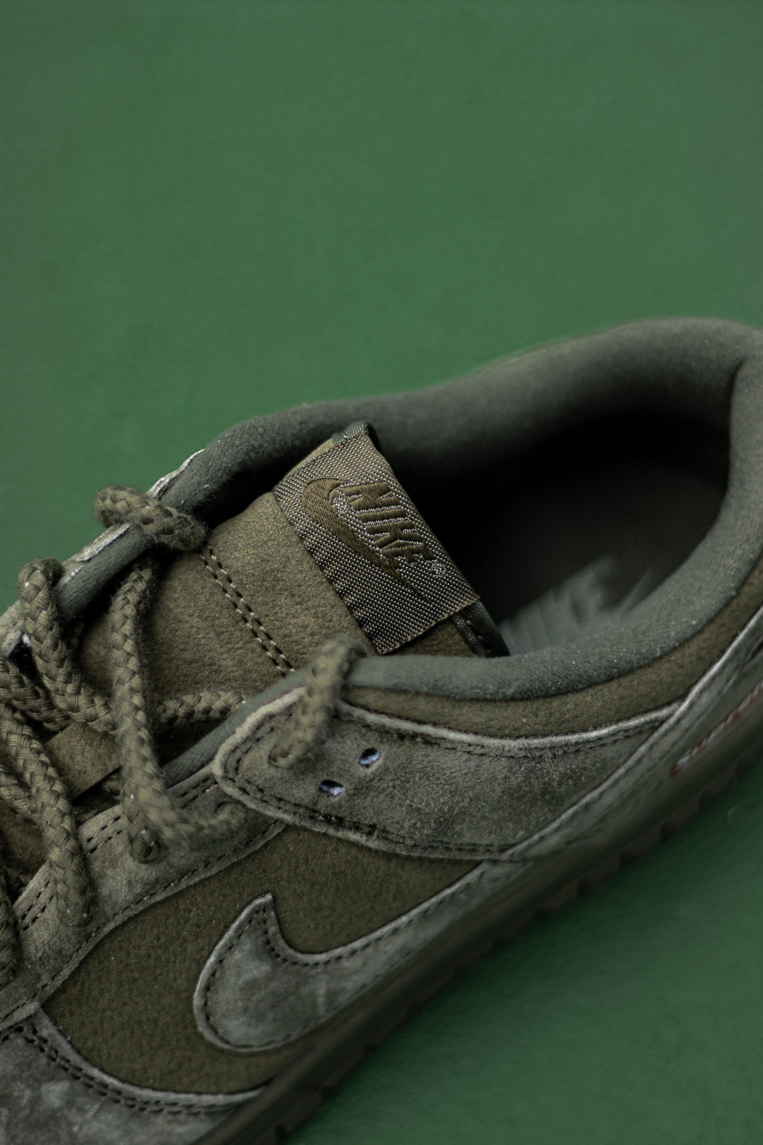 Nike SB Dunk Low x Supreme "Camper Green"