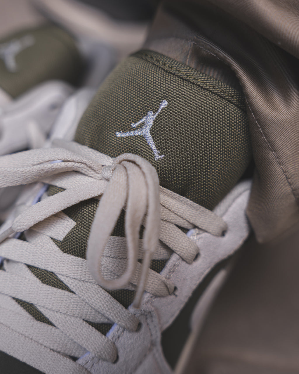 Air Jordan 1 Low SE "Medium Olive"
