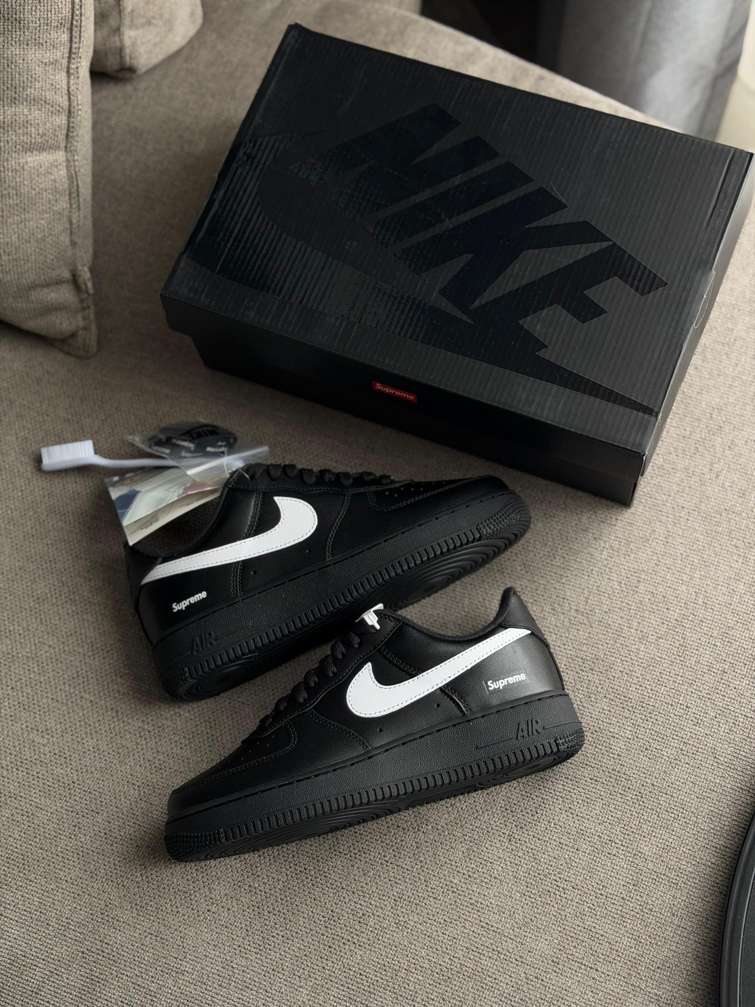 Nike Air Force 1 Low Supreme "Black White"