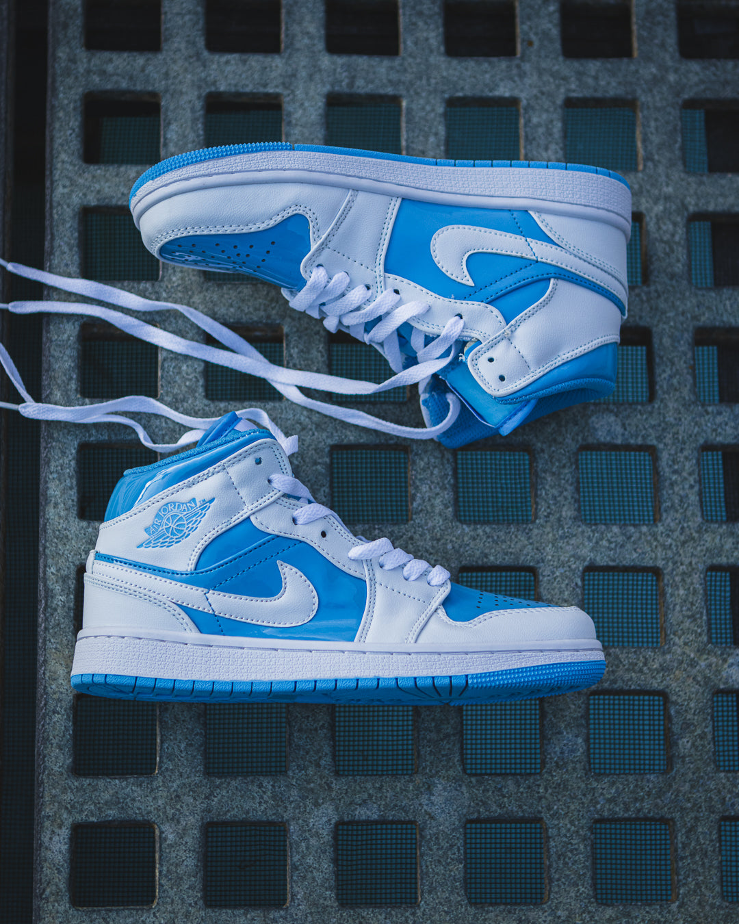 Air Jordan 1 Mid SE "Legend Blue"