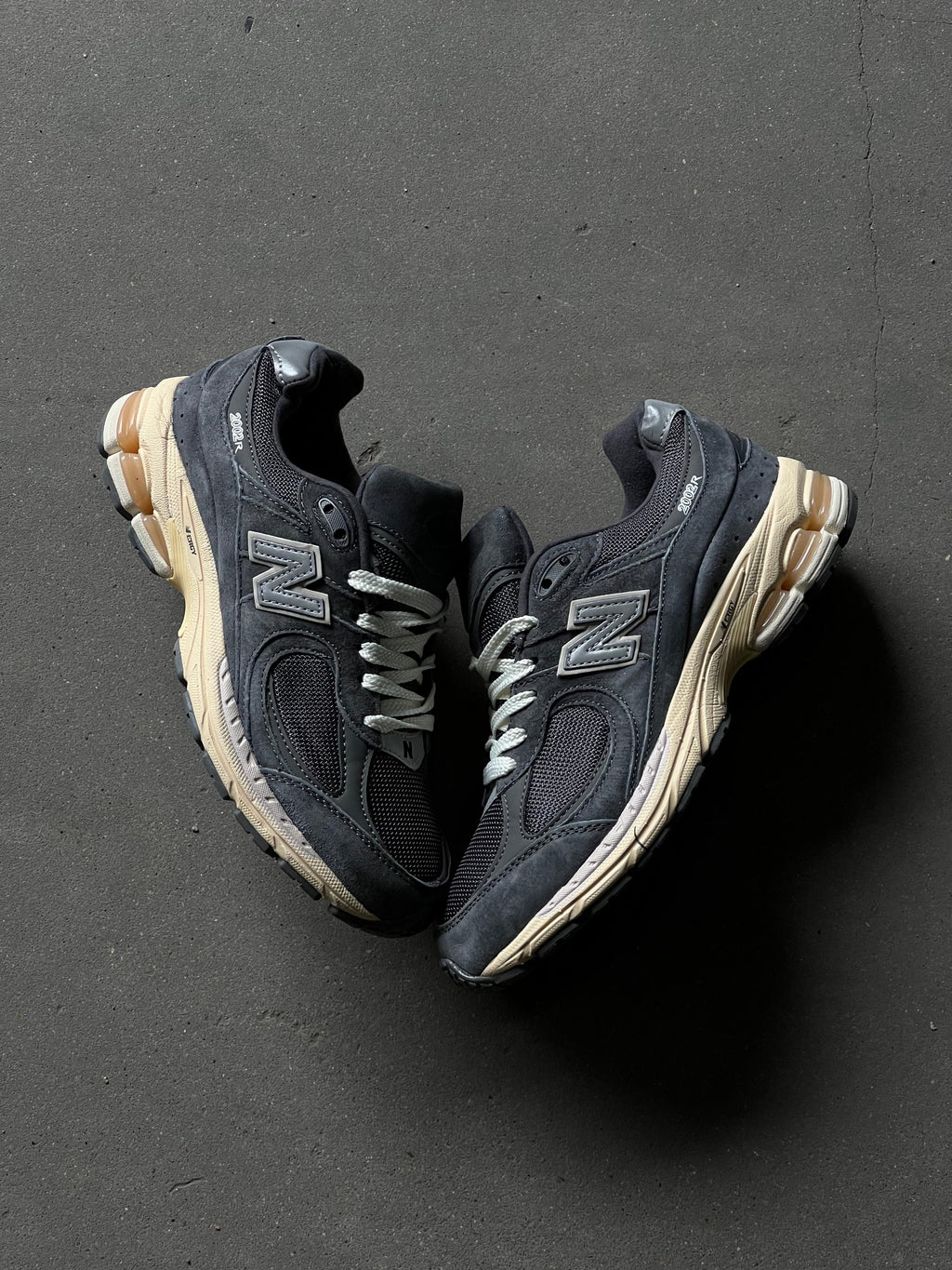 New Balance 2002R "Black Dark Grey"