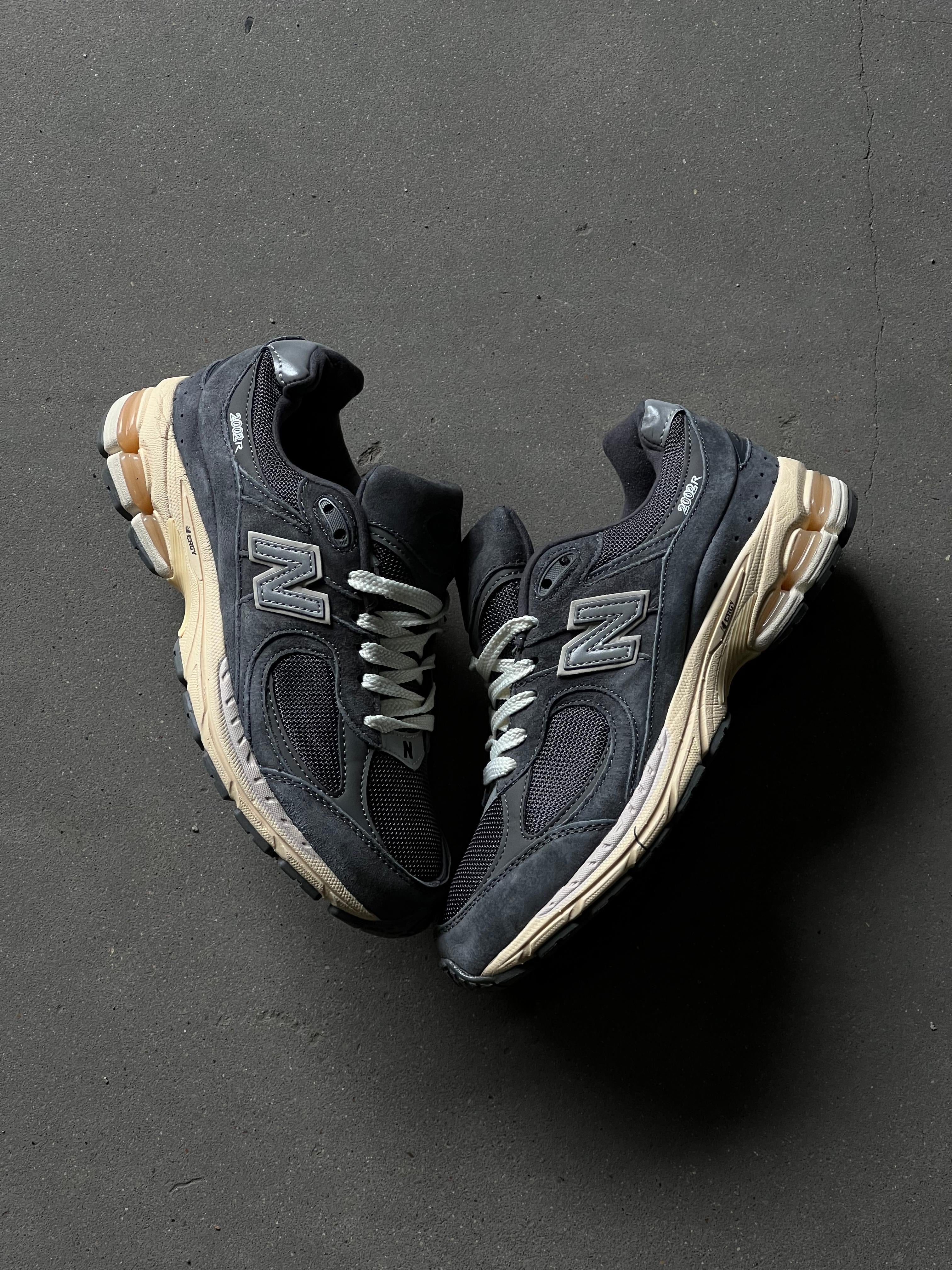 New Balance 2002R "Black Dark Grey"