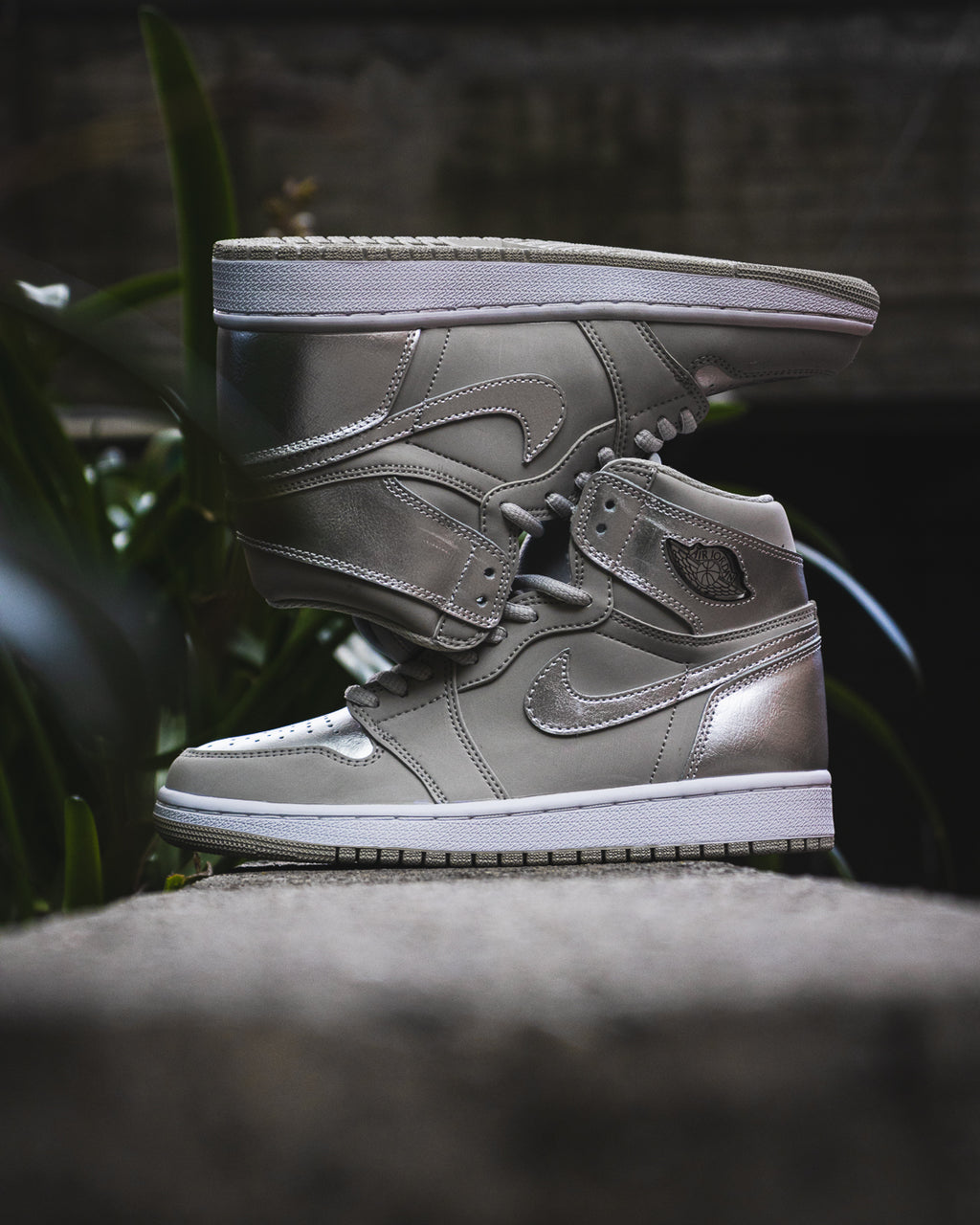 Air Jordan 1 Retro High "Metallic Silver"