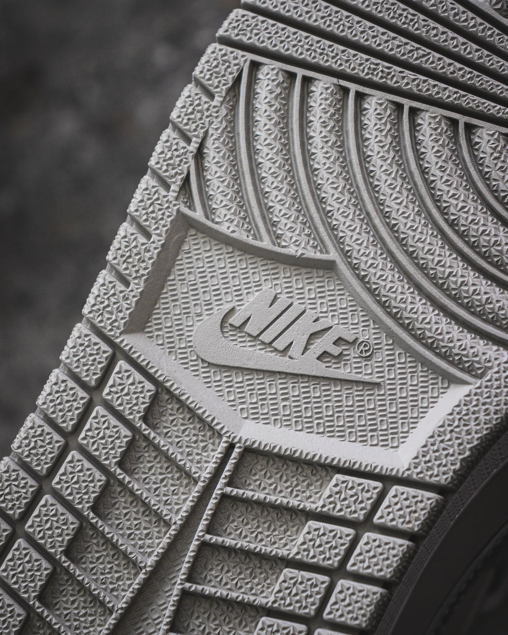 Air Jordan 1 Retro High "Metallic Silver"