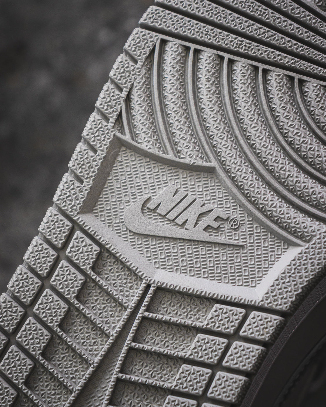 Air Jordan 1 Retro High "Metallic Silver"