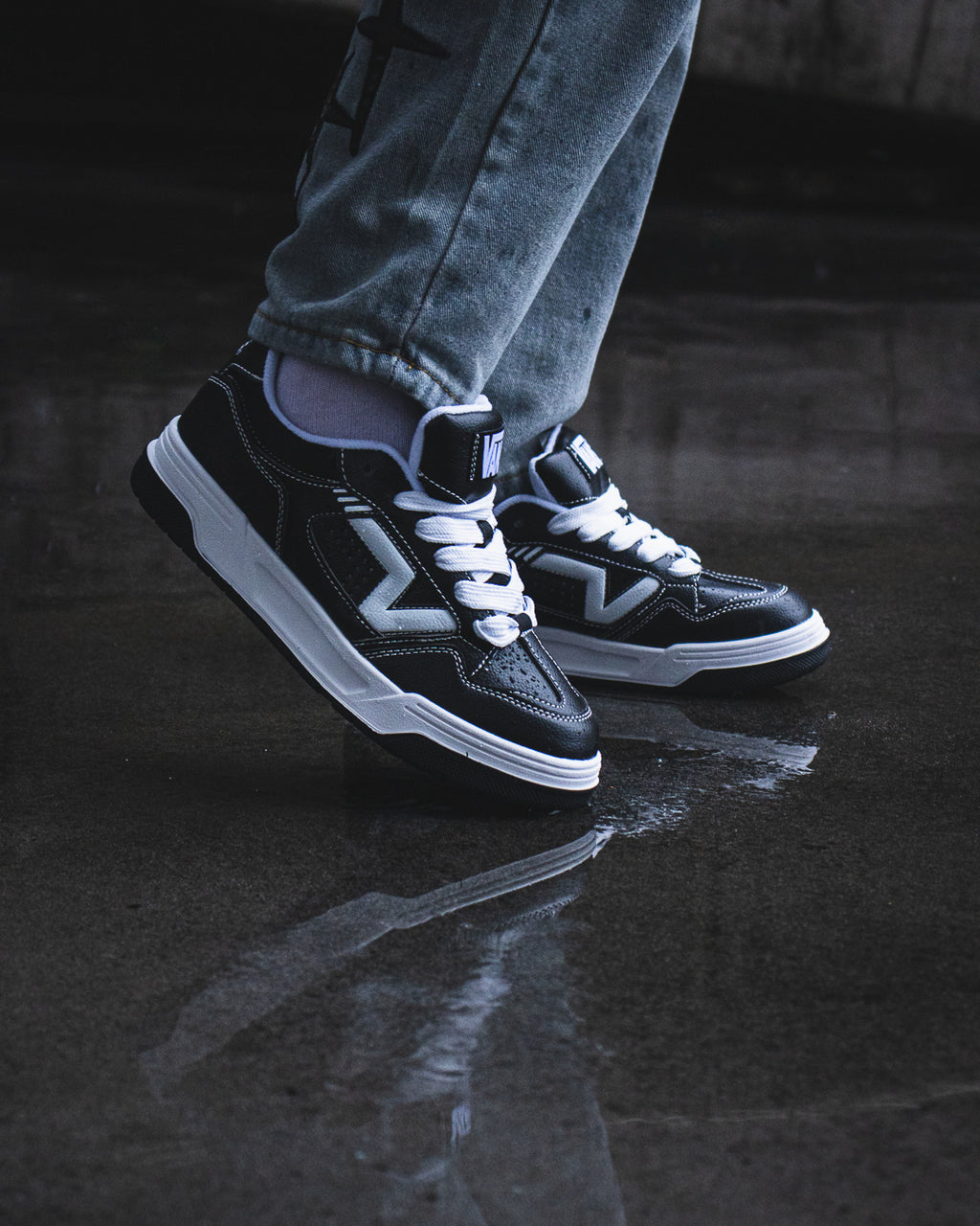 Vans Upland Black & White