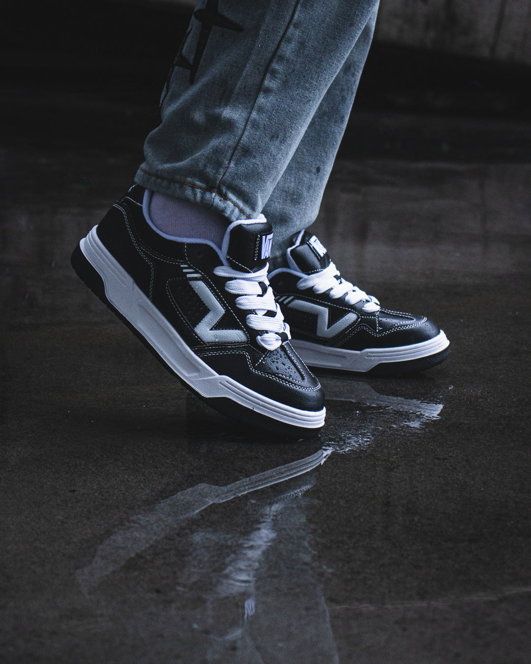 Vans Upland Black & White