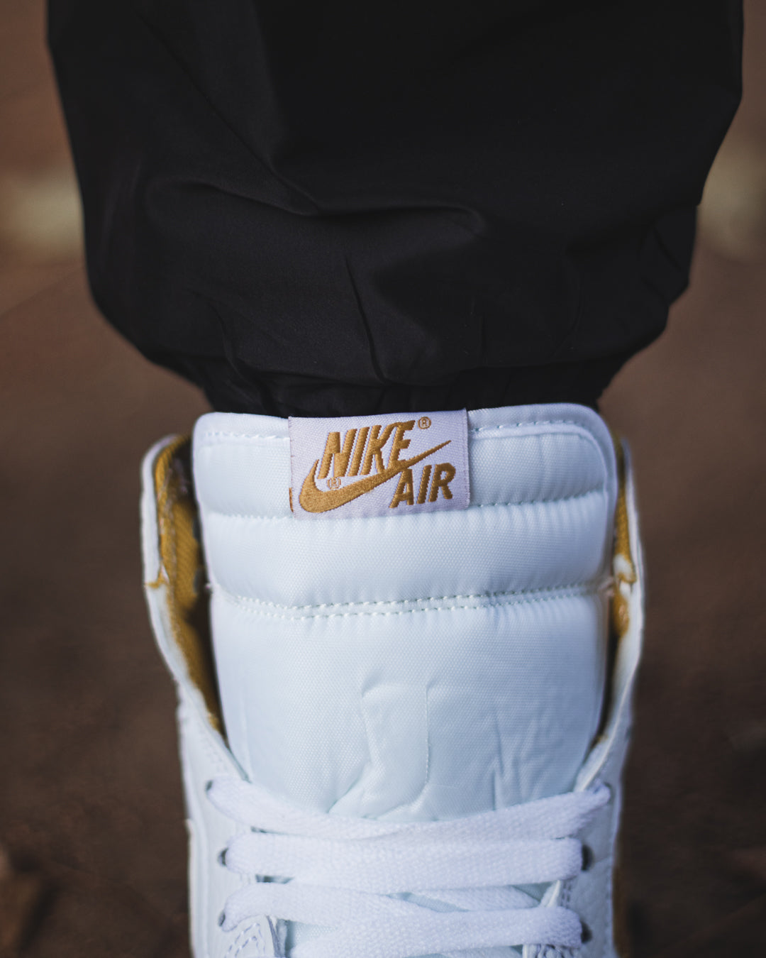 Air Jordan 1 Retro High OG "Metallic Gold"