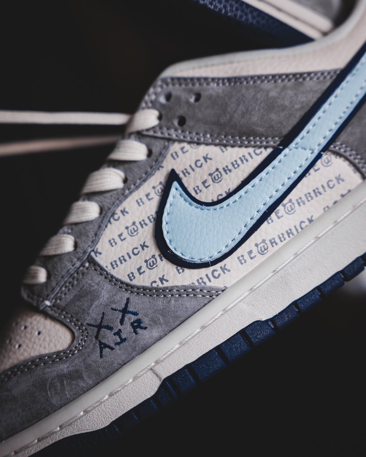 Nike Dunk Low x KAWS