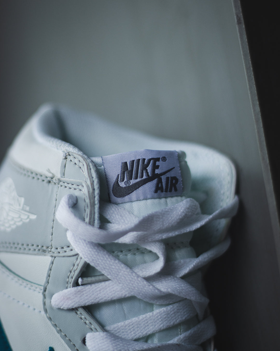 Air Jordan 1 Retro High "Hyper Royal"