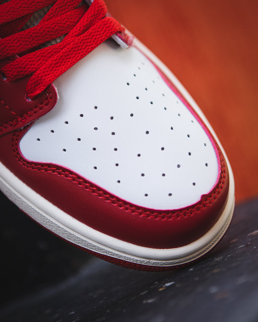 Air Jordan 1 High OG "Newstalgia Chenille"