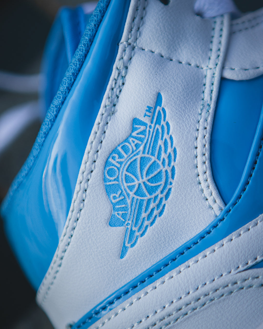Air Jordan 1 Mid SE "Legend Blue"