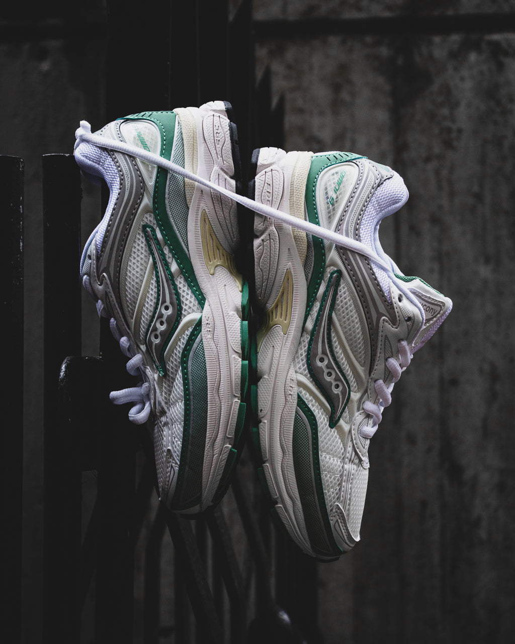 Saucony Progrid Omni 9 "Ivory/Green"