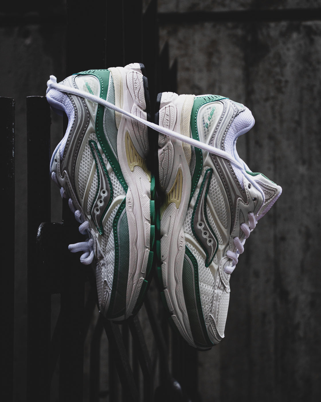 Saucony Progrid Omni 9 "Ivory/Green"