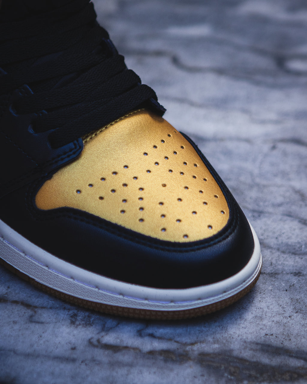 Air Jordan 1 High OG "Black Metallic Gold"