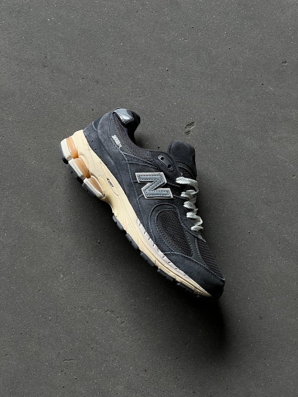 New Balance 2002R "Black Dark Grey"