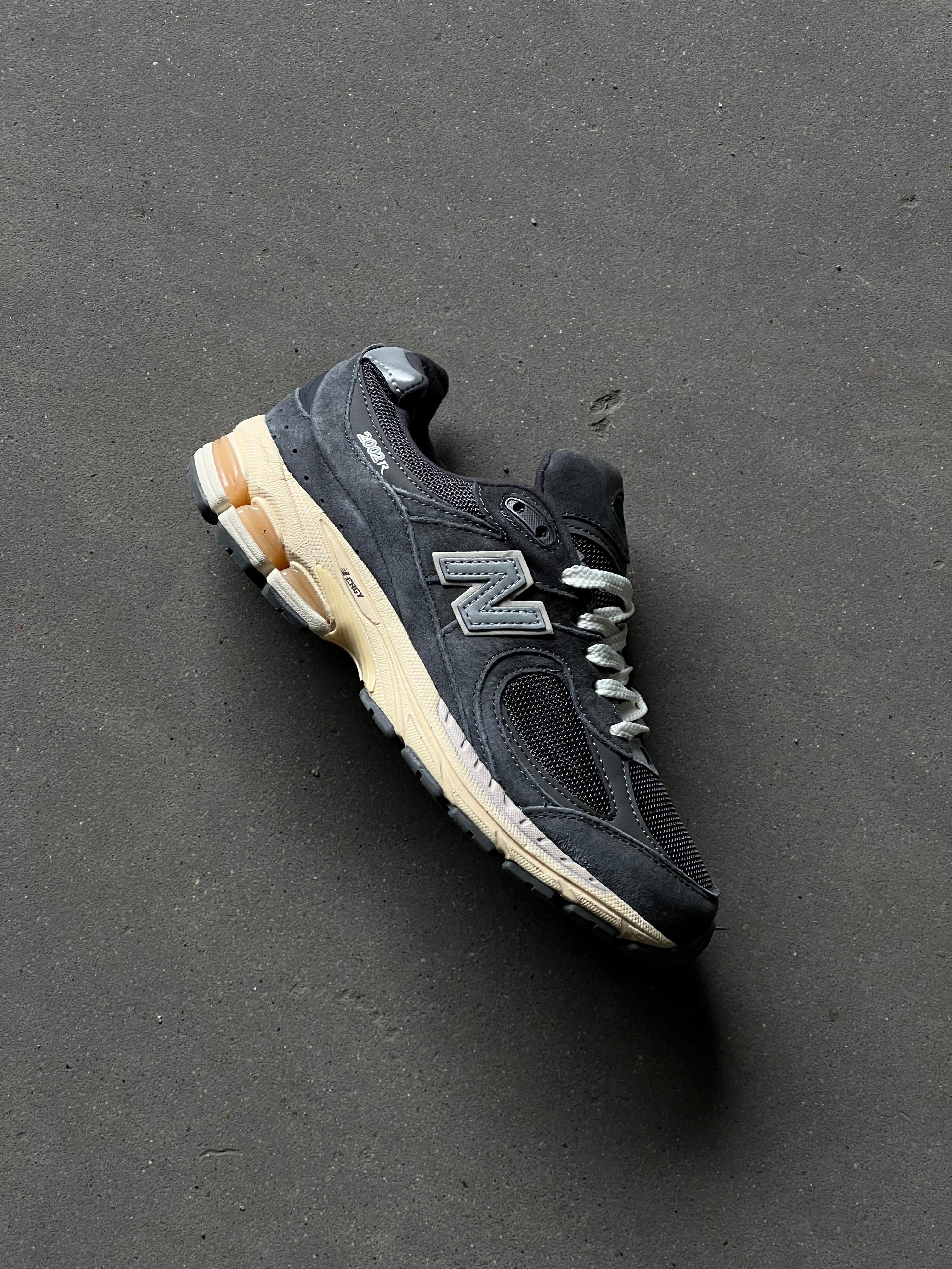 New Balance 2002R "Black Dark Grey"