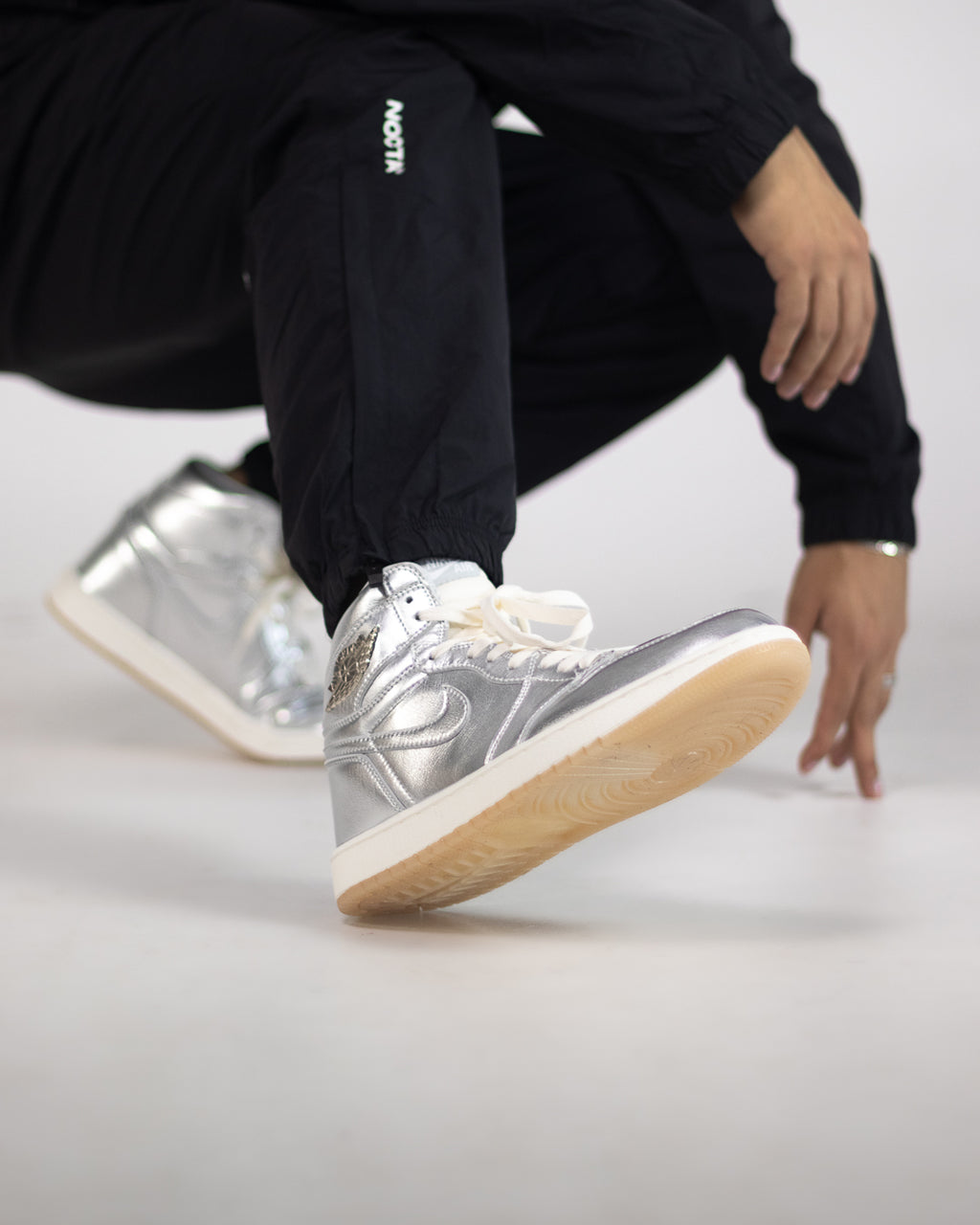 Nike Air Jordan 1 Retro High OG “Metallic Silver”