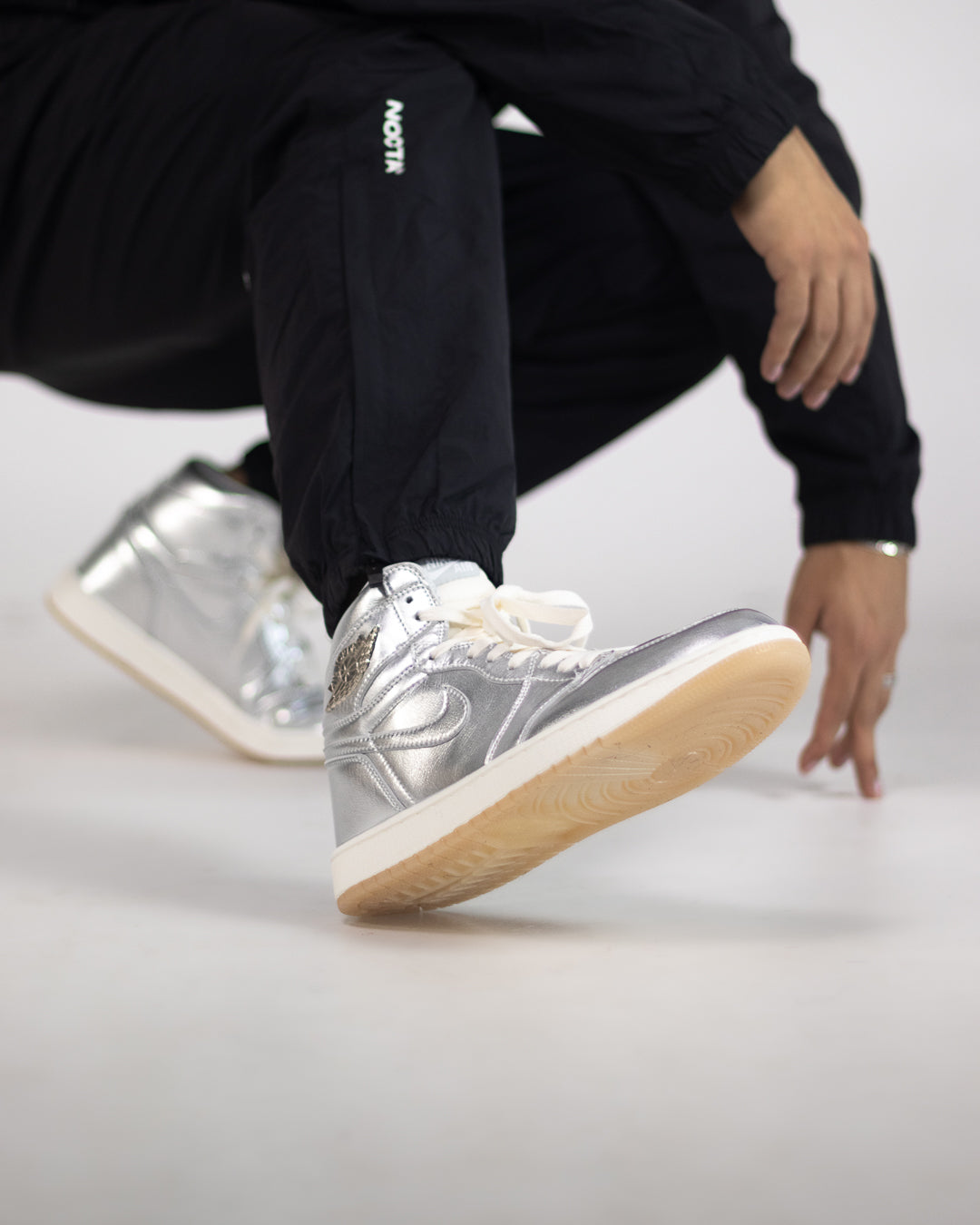 Nike Air Jordan 1 Retro High OG “Metallic Silver”