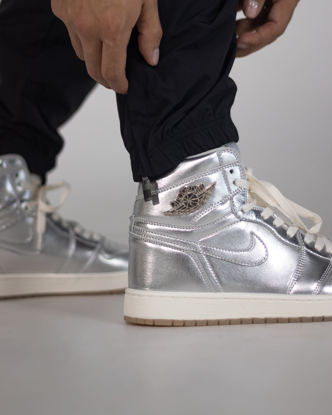 Nike Air Jordan 1 Retro High OG “Metallic Silver”