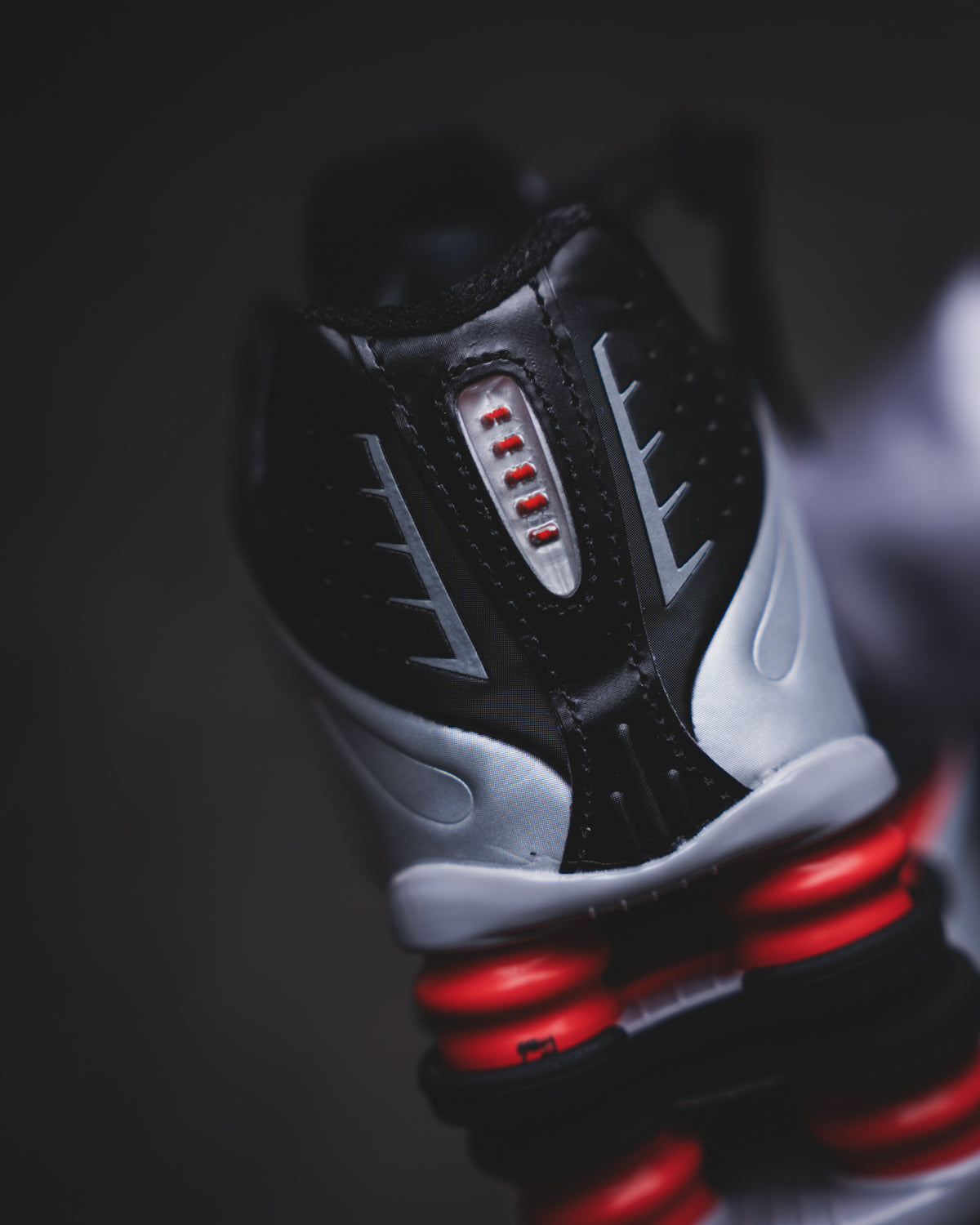 Nike Shox R4 Black / Metallic Silver / Picante Red