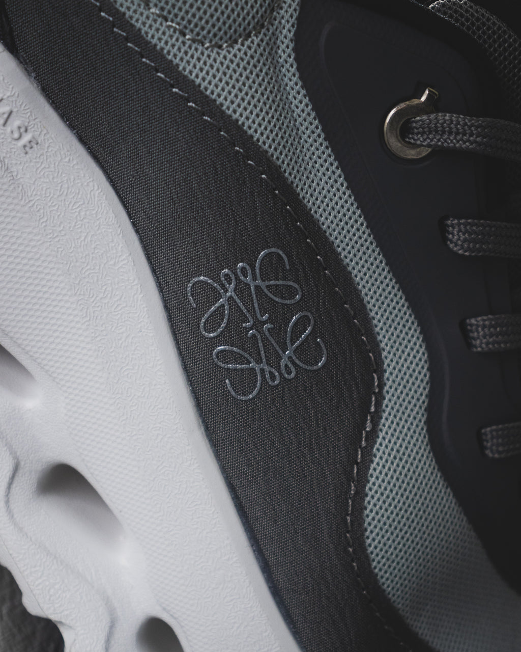On Running Cloudtilt X Loewe