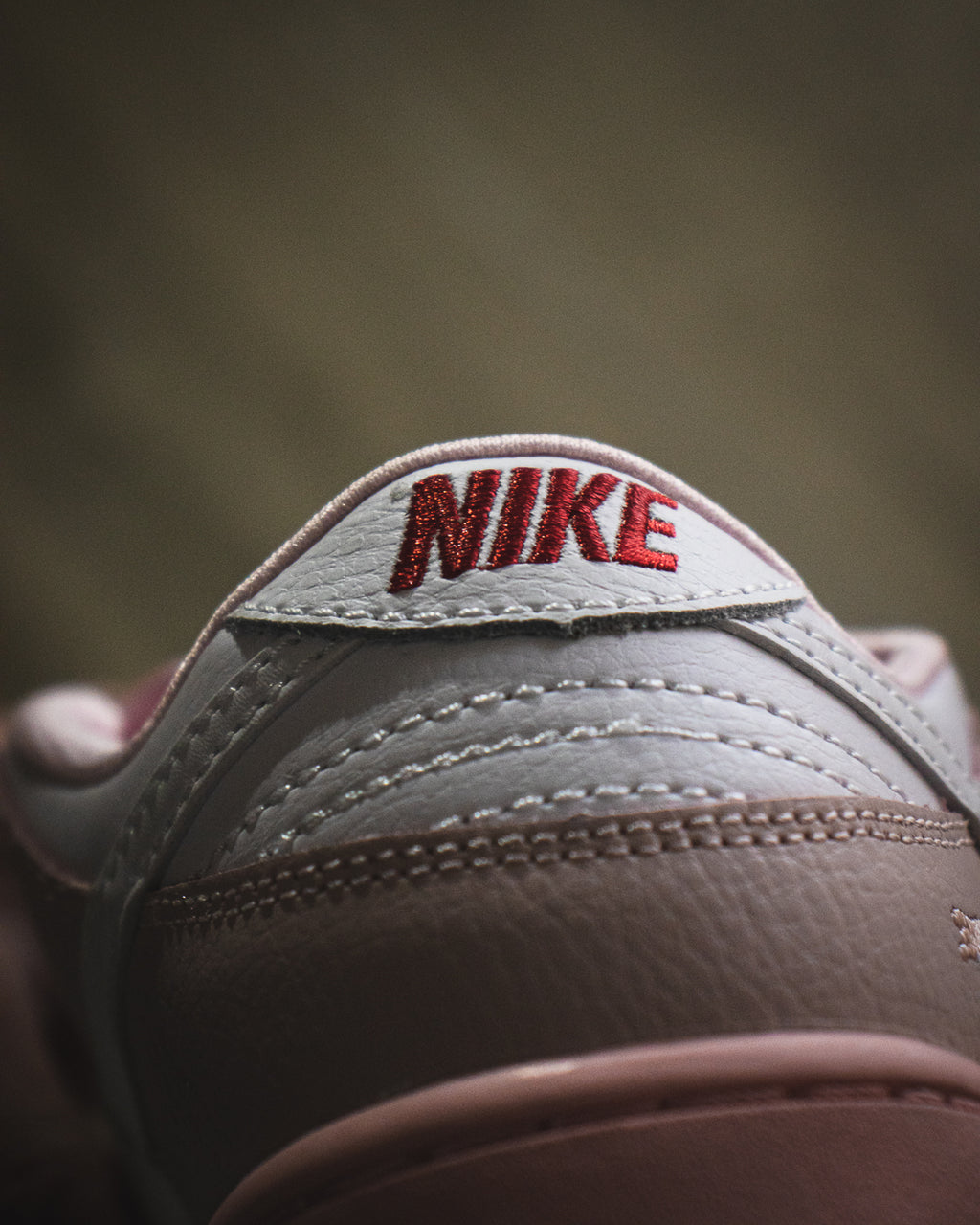 Nike SB Dunk Low "Pink Pigeon"