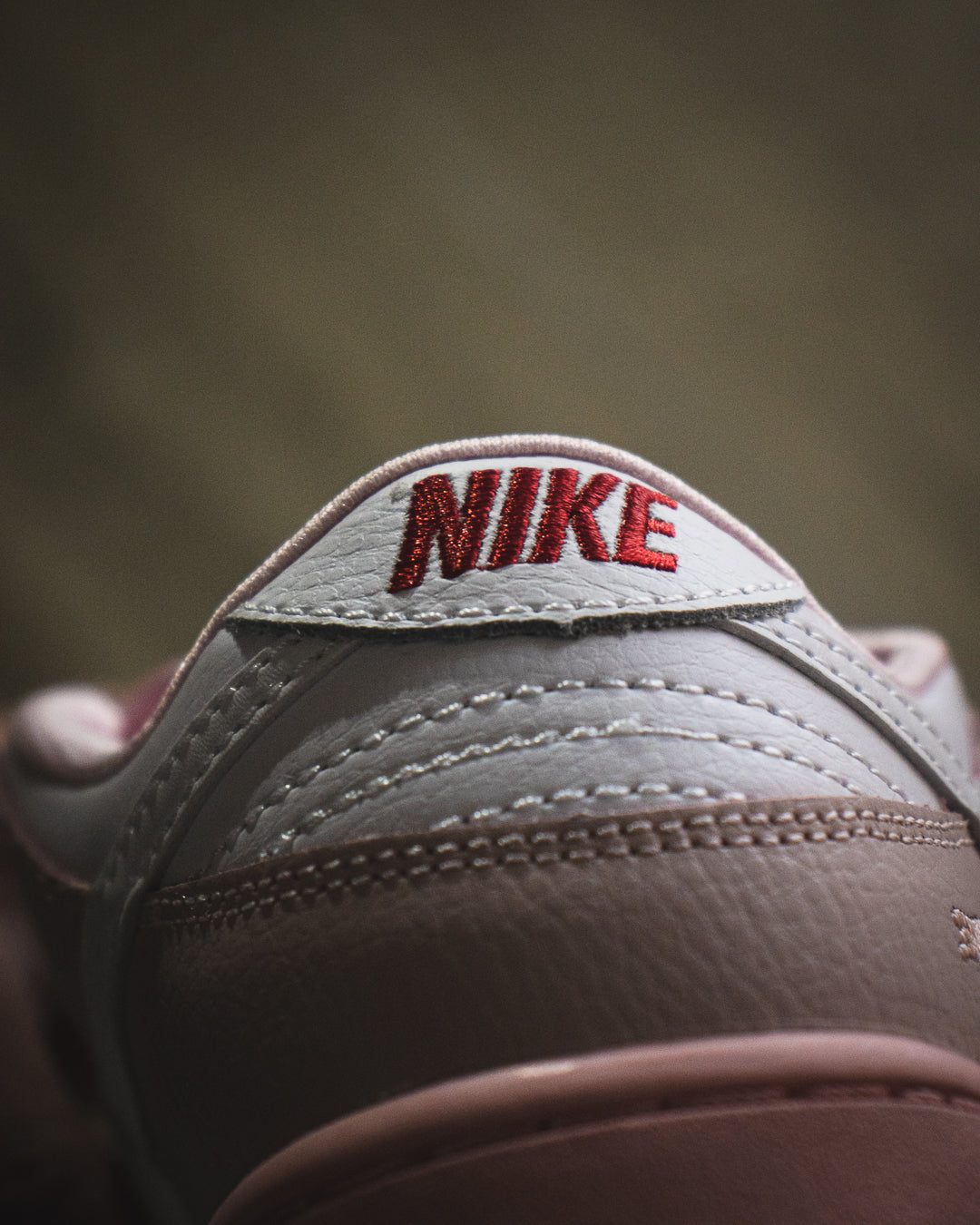Nike SB Dunk Low "Pink Pigeon"