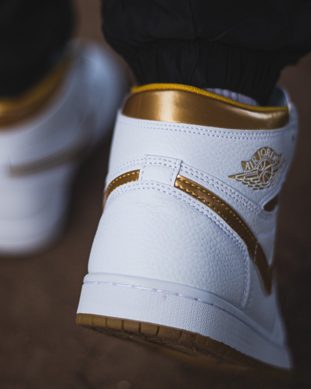 Air Jordan 1 Retro High OG "Metallic Gold"